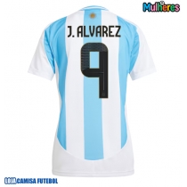 Camisa de Futebol Argentina Julian Alvarez #9 Equipamento Principal Mulheres Copa America 2024 Manga Curta